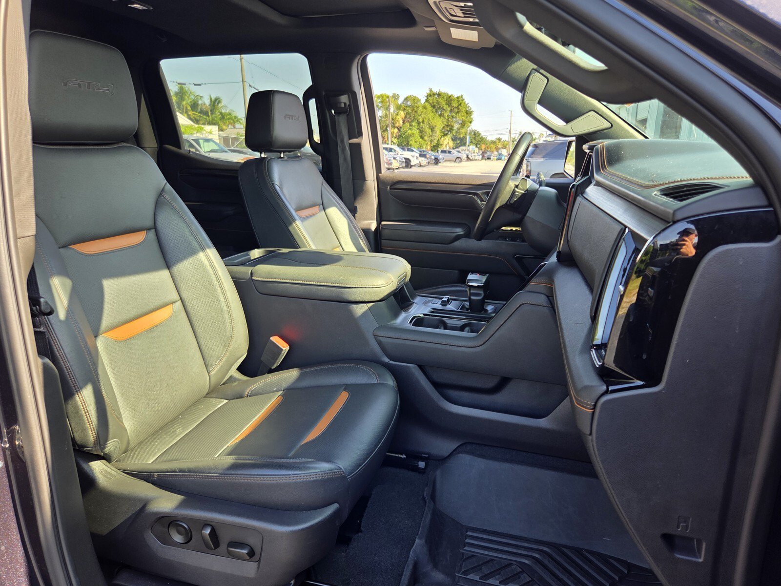 Used 2023 GMC Sierra 1500 AT4 w/ AT4 Premium Package AWD/4WD image 18