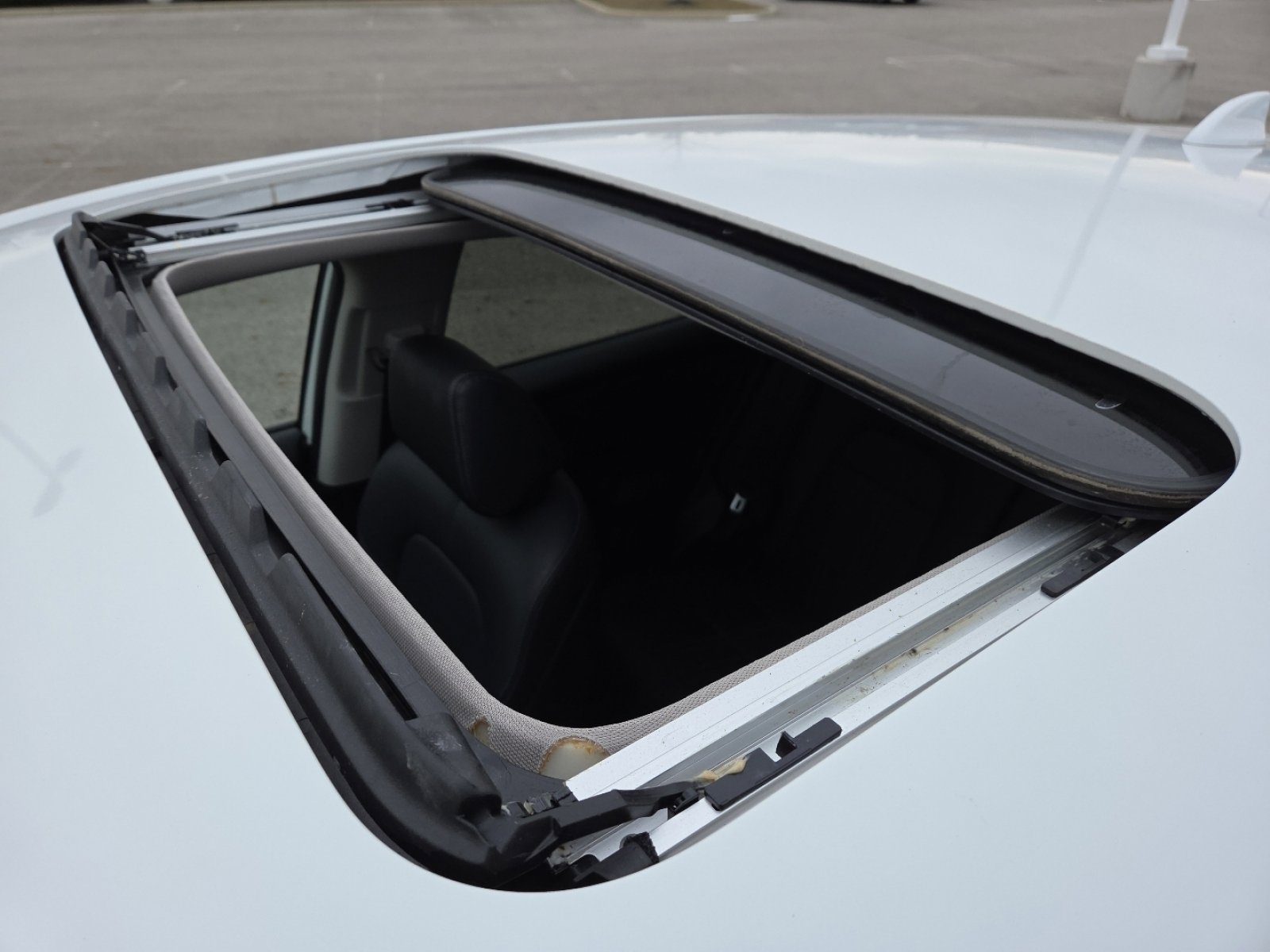 Used 2023 Honda HR-V EX-L image 4