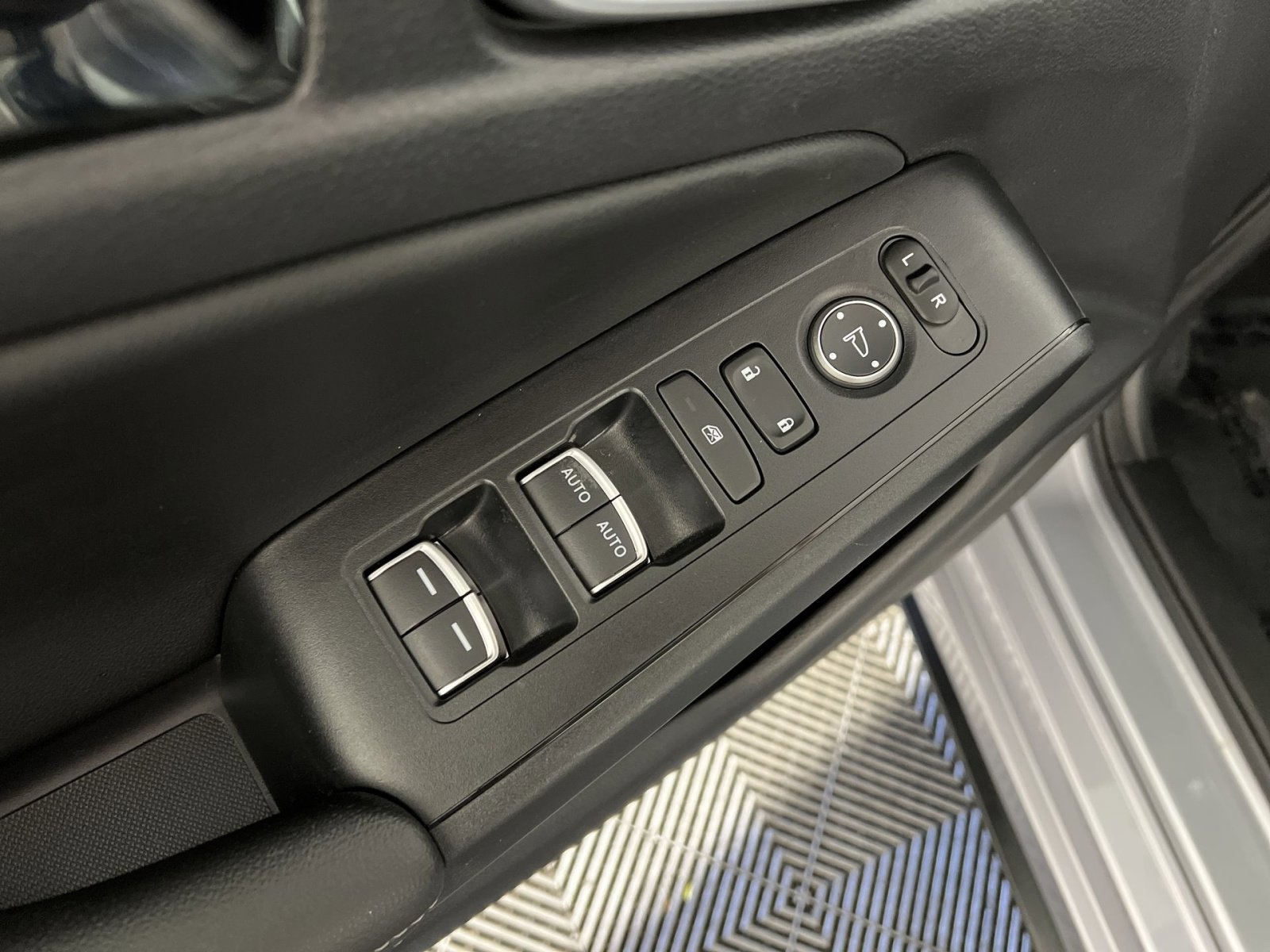 Used 2022 Honda Civic EX-L image 12