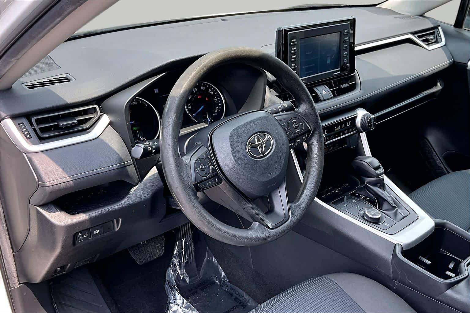 Used 2022 Toyota RAV4 LE AWD/4WD image 17