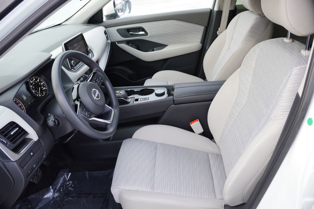 Used 2023 Nissan Rogue SV image 15