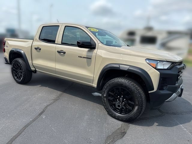 Used 2024 Chevrolet Colorado Trail Boss w/ Technology Package AWD/4WD image 7
