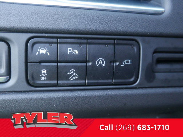 Used 2021 Chevrolet Tahoe Z71 w/ Z71 Signature Package AWD/4WD image 27