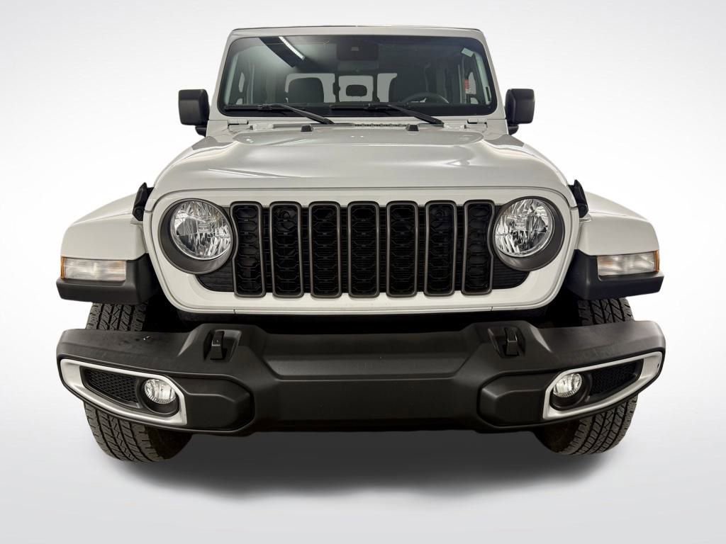 Used 2024 Jeep Gladiator Sport image 3