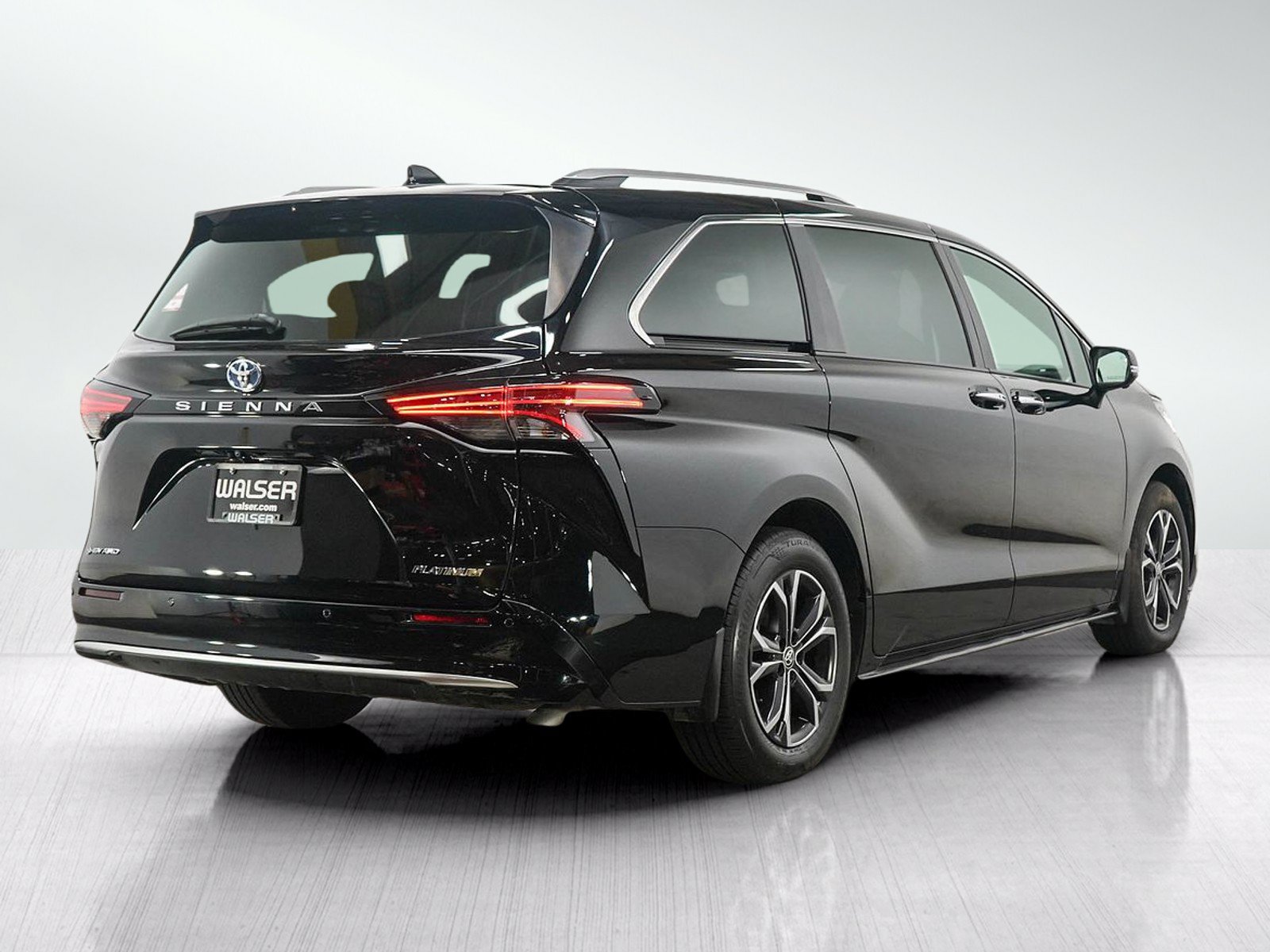 Used 2025 Toyota Sienna AWD image 5