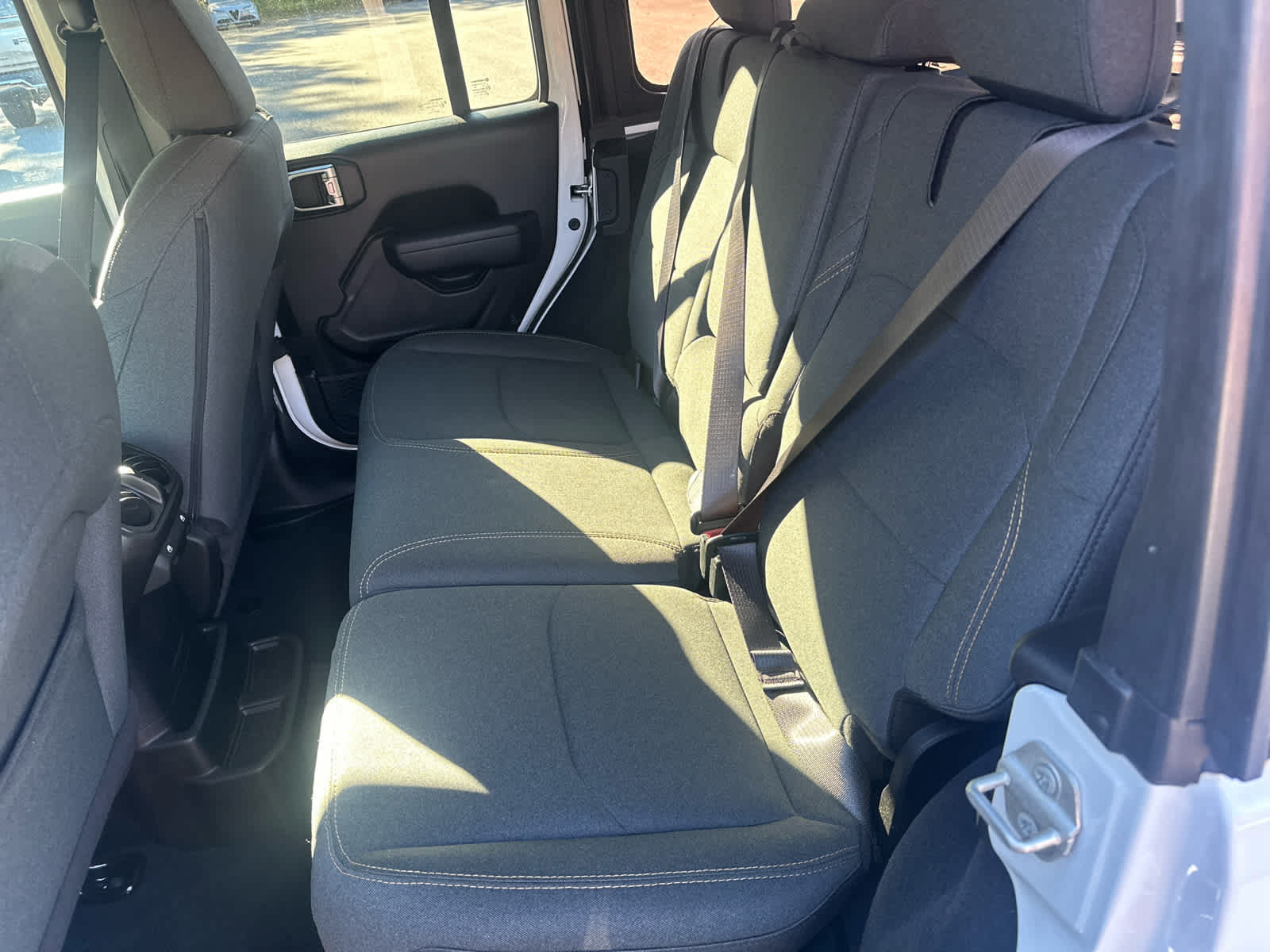 Used 2024 Jeep Wrangler Unlimited AWD/4WD image 31