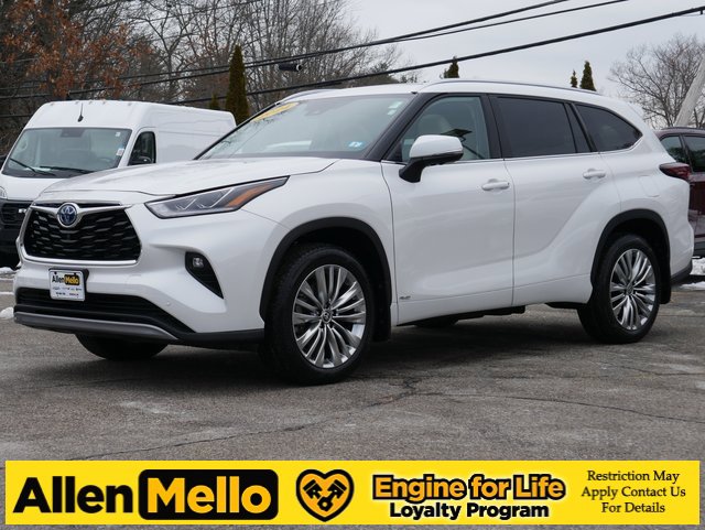 Used 2024 Toyota Highlander Platinum image 1