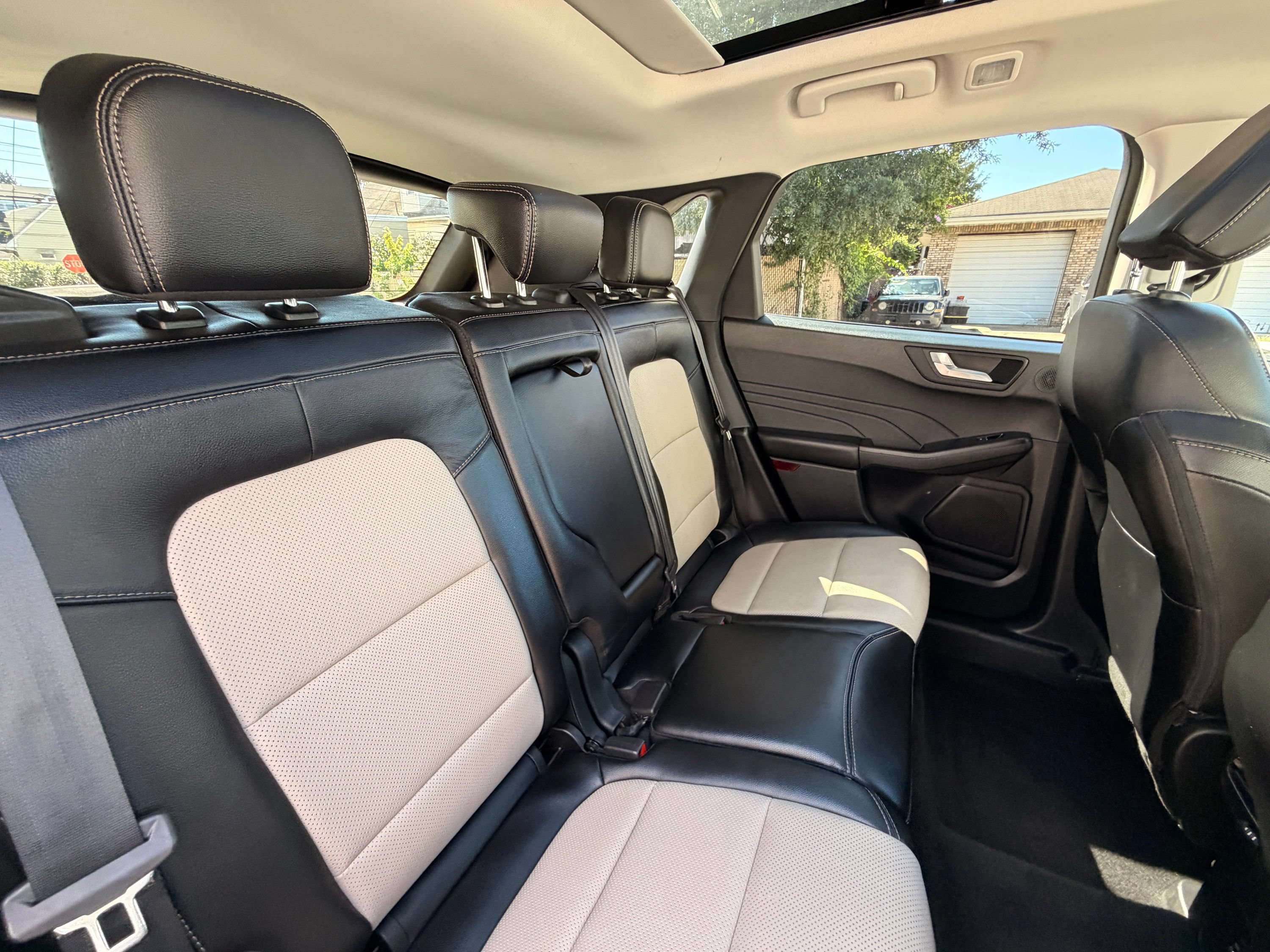Used 2022 Ford Escape Titanium w/ Titanium Premium Package FWD image 22