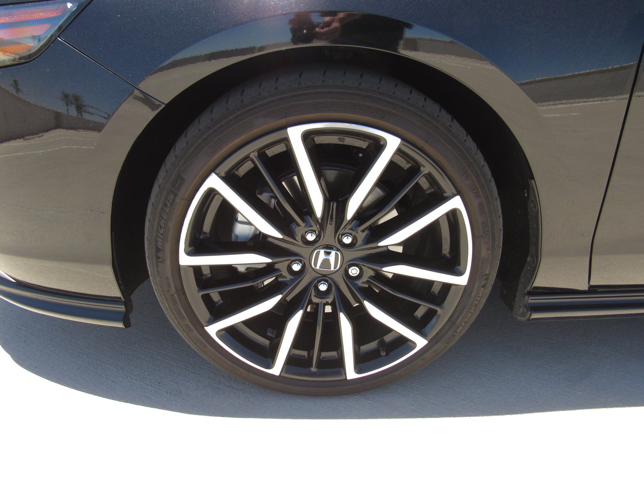 Used 2023 Honda Accord Touring image 4