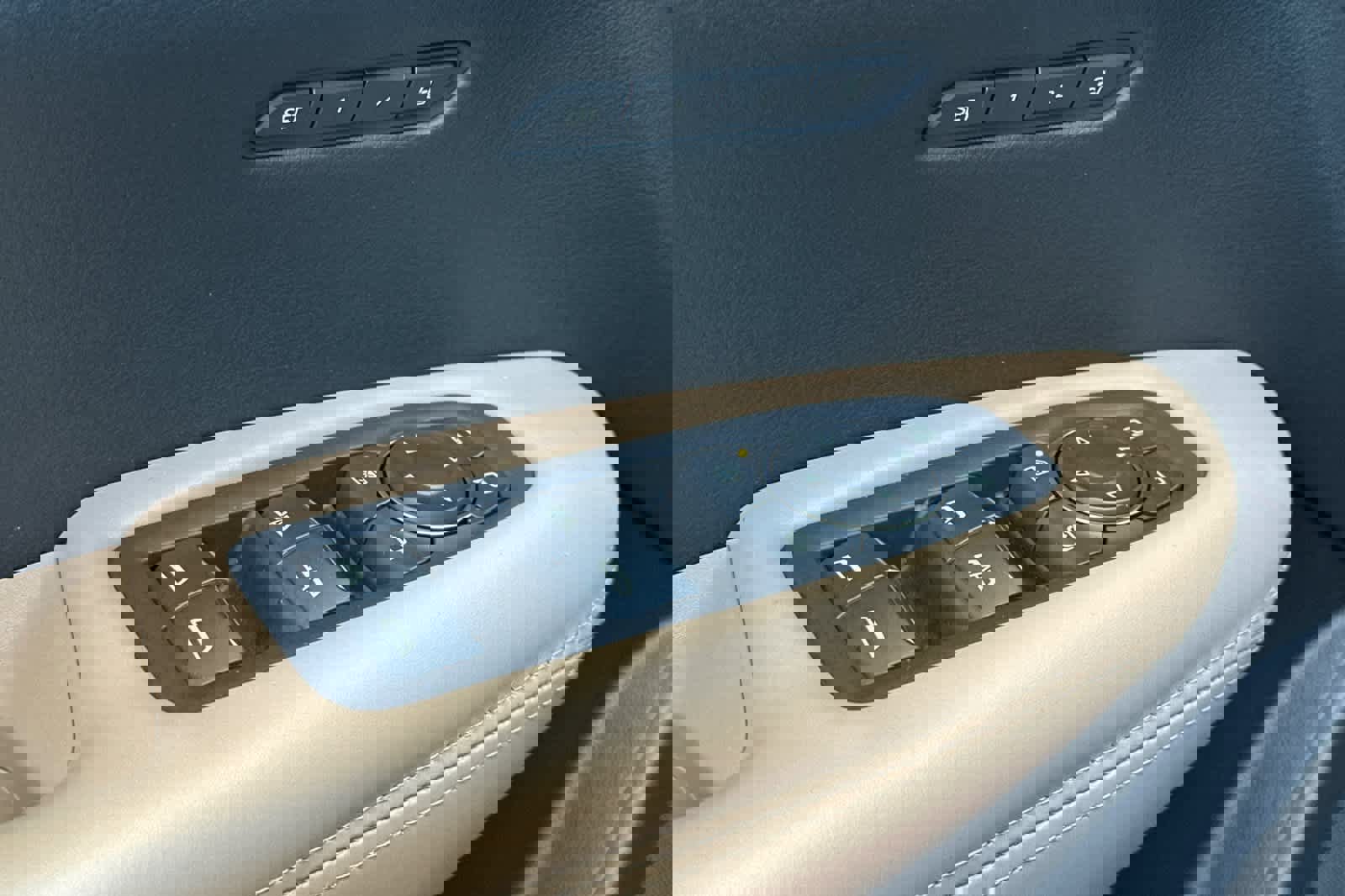 Used 2024 Cadillac XT5 Premium Luxury w/ Platinum Package image 13