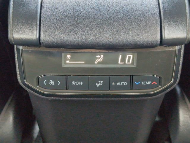 Used 2023 Toyota Highlander XLE image 21