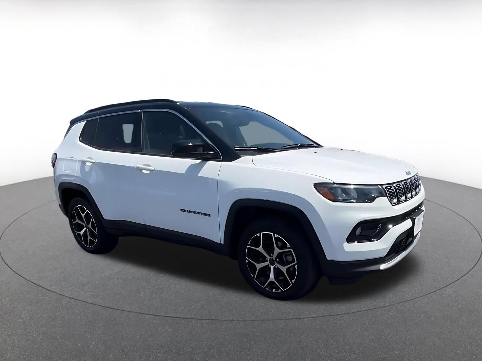 Used 2025 Jeep Compass Limited AWD/4WD image 2