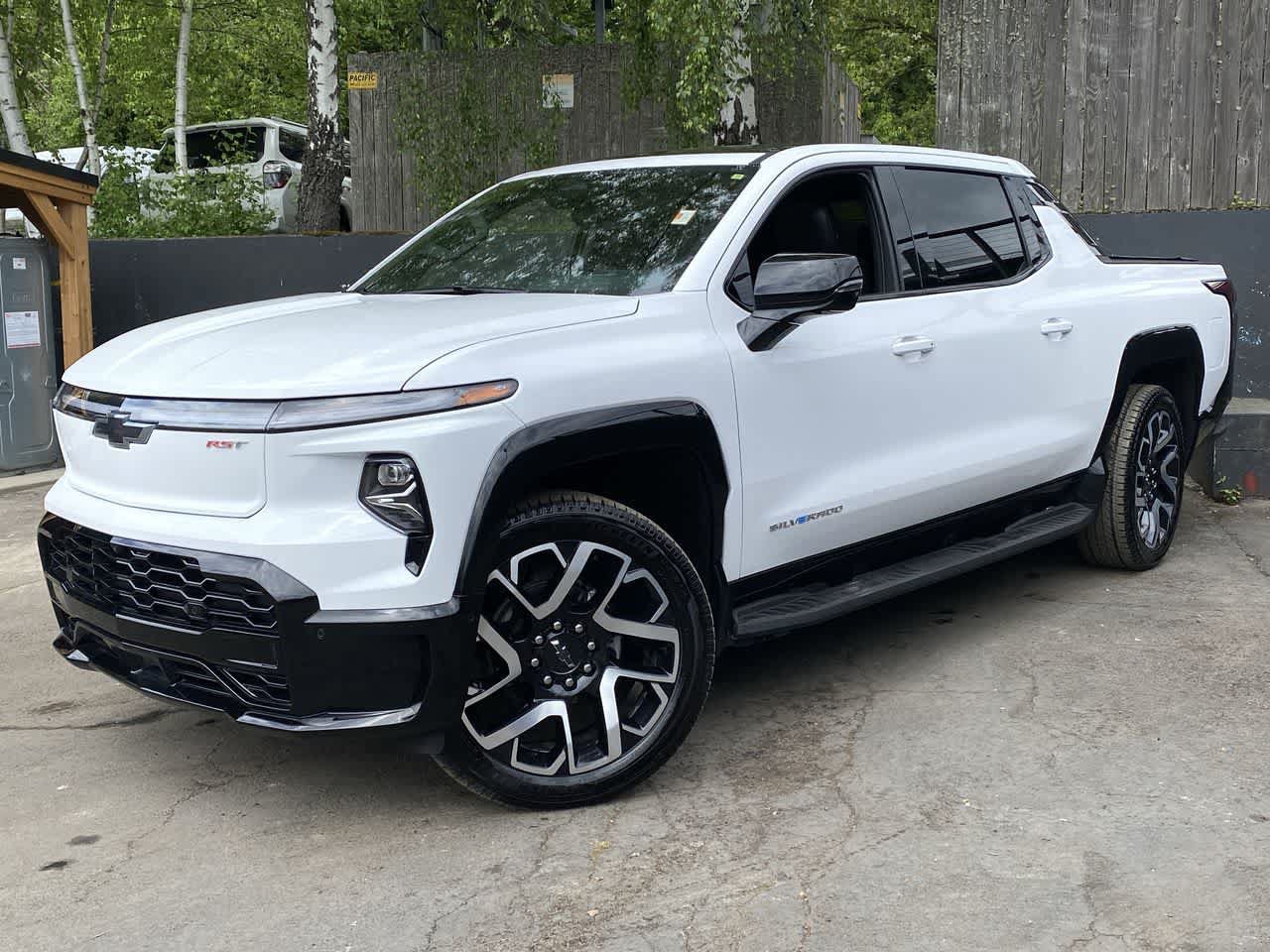 Used 2025 Chevrolet Silverado EV RST AWD/4WD image 1