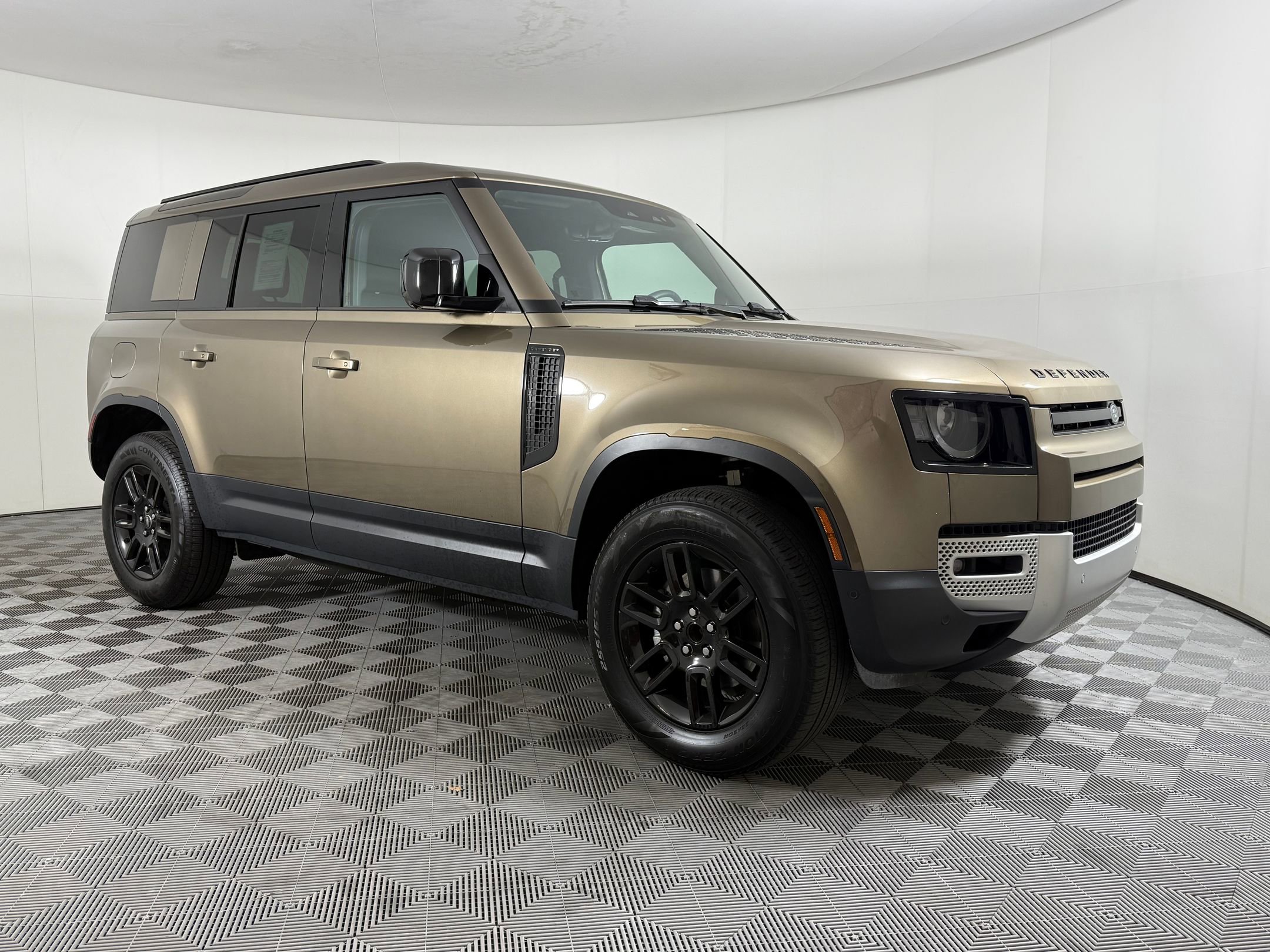 Used 2025 Land Rover Defender 110 S image 6