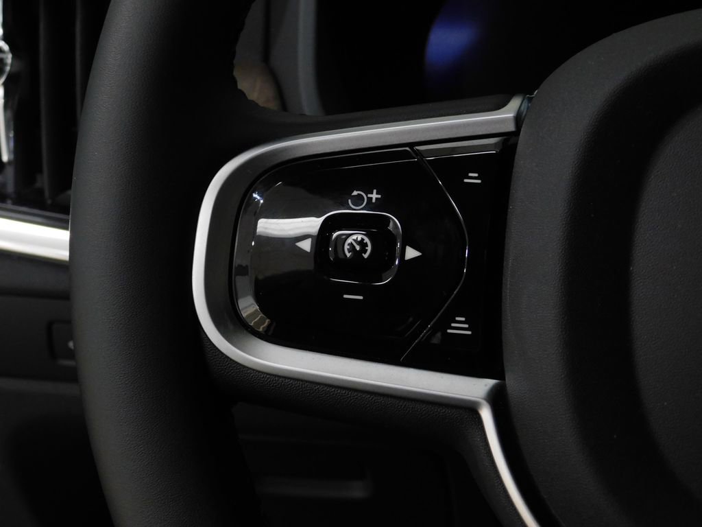 Used 2026 Volvo V90 B6 Cross Country Ultra image 42