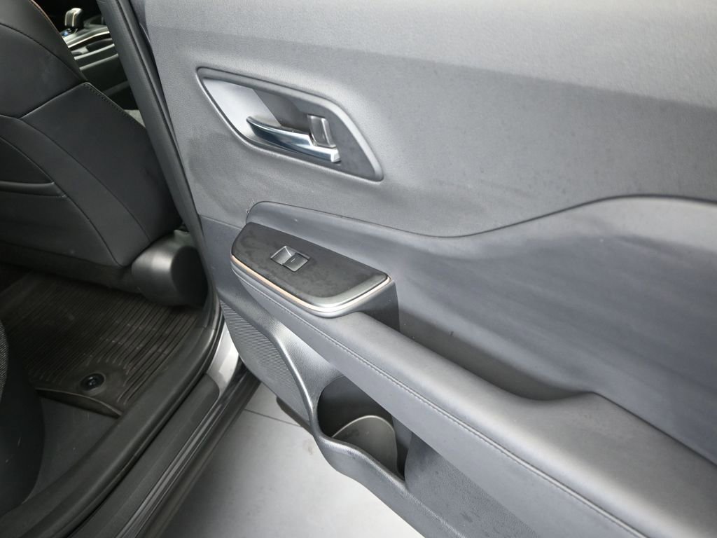 Used 2023 Toyota Crown XLE AWD/4WD image 21