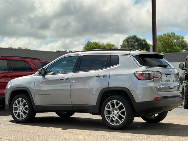 Used 2023 Jeep Compass Latitude w/ Sun and Sound Group AWD/4WD image 43