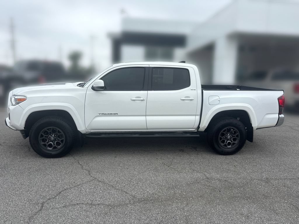 Used 2018 Toyota Tacoma SR5 AWD/4WD image 2