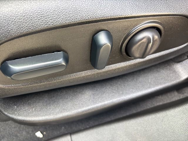 Used 2023 GMC Acadia SLE w/ Driver Convenience Package image 6