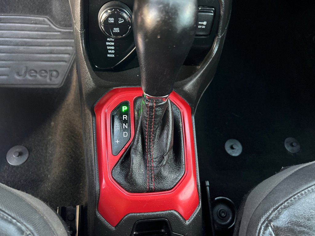 Used 2017 Jeep Renegade Trailhawk w/ Premium Trailhawk Package image 47