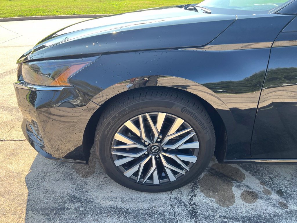 Used 2023 Nissan Altima 2.5 SV FWD image 2