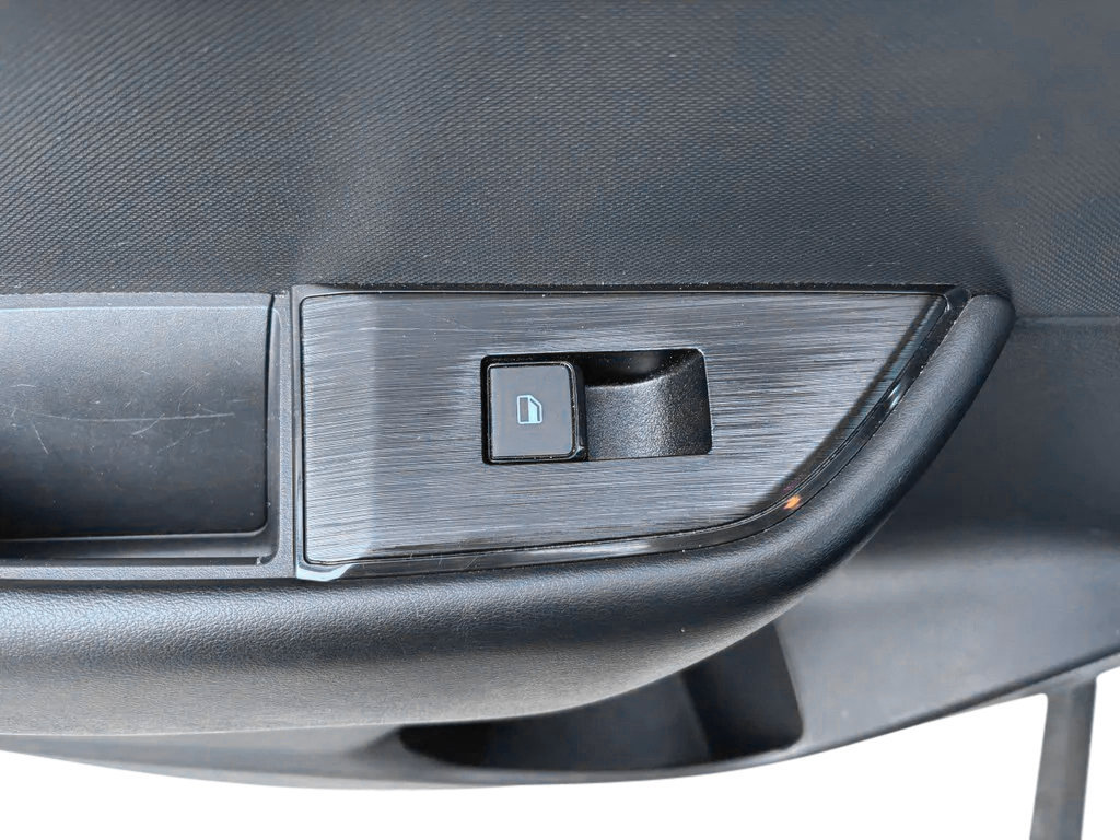 Used 2024 Nissan Rogue S AWD/4WD image 23