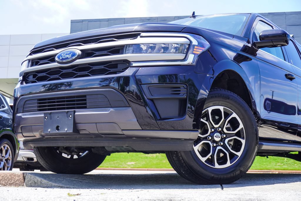 Used 2024 Ford Expedition Max XLT AWD/4WD image 2