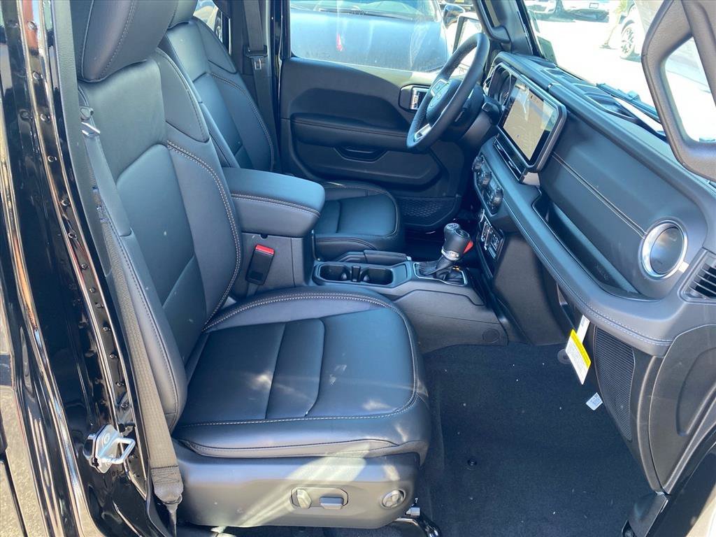 New 2026 Jeep Wrangler Unlimited Sahara w/ Technology Group AWD/4WD image 17