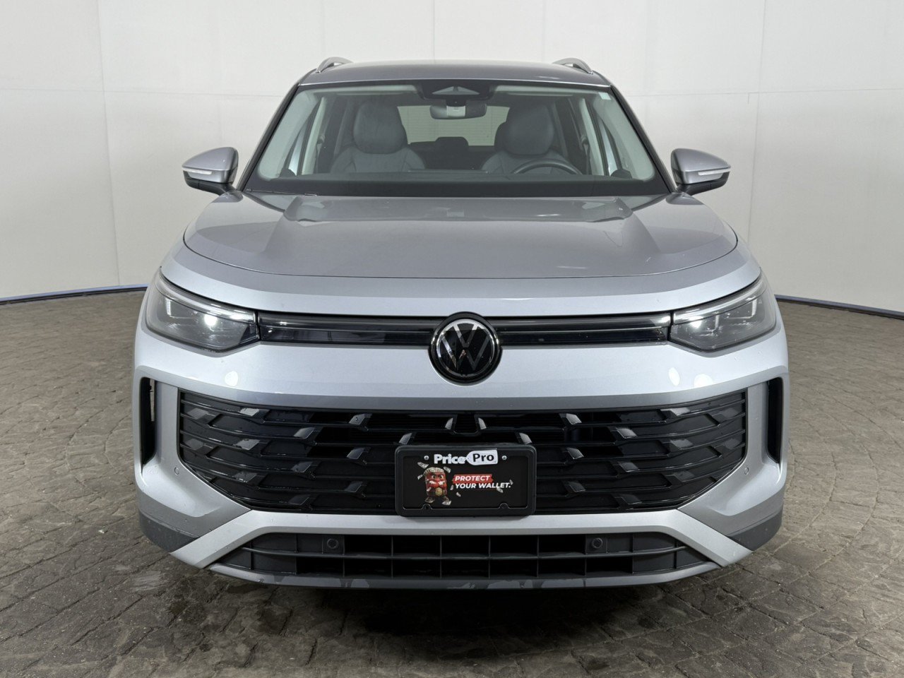 Used 2026 Volkswagen Tiguan SE FWD image 2