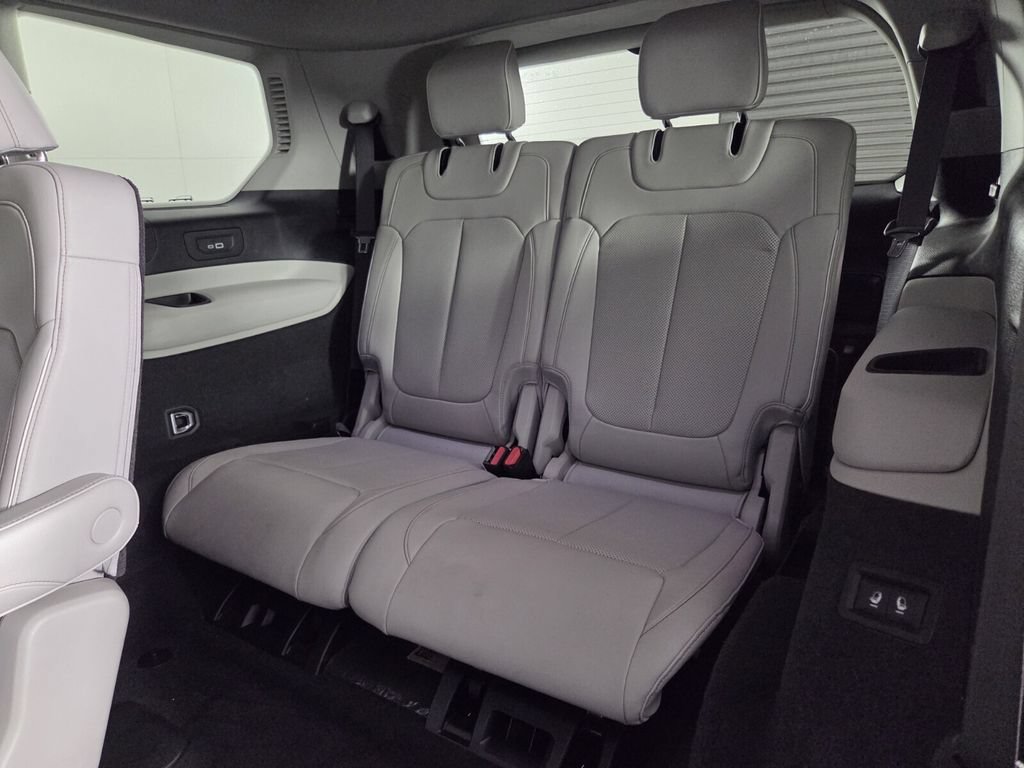 Used 2021 Jeep Grand Cherokee L Overland w/ Luxury Tech Group IV AWD/4WD image 26