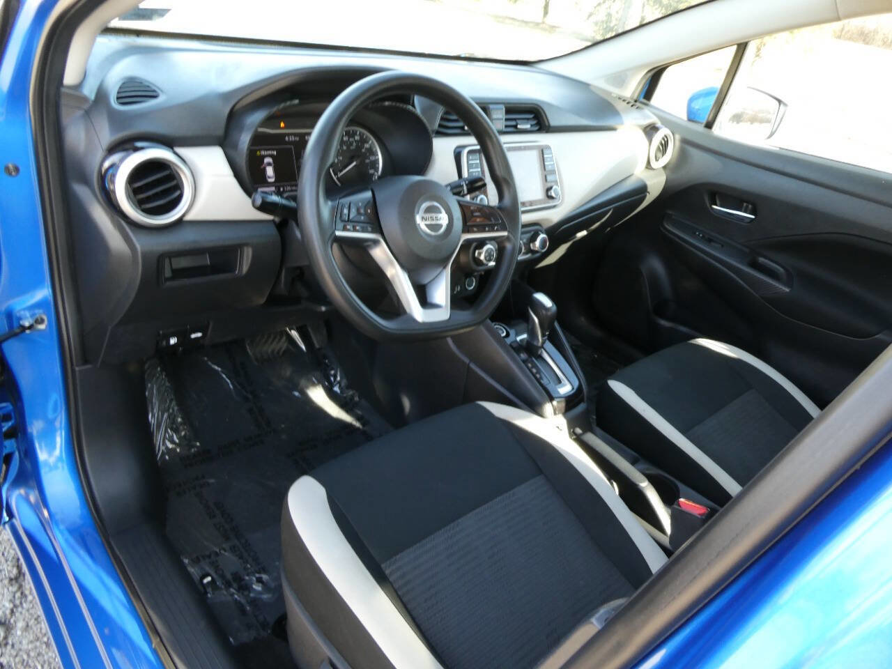 Used 2021 Nissan Versa SV FWD image 9