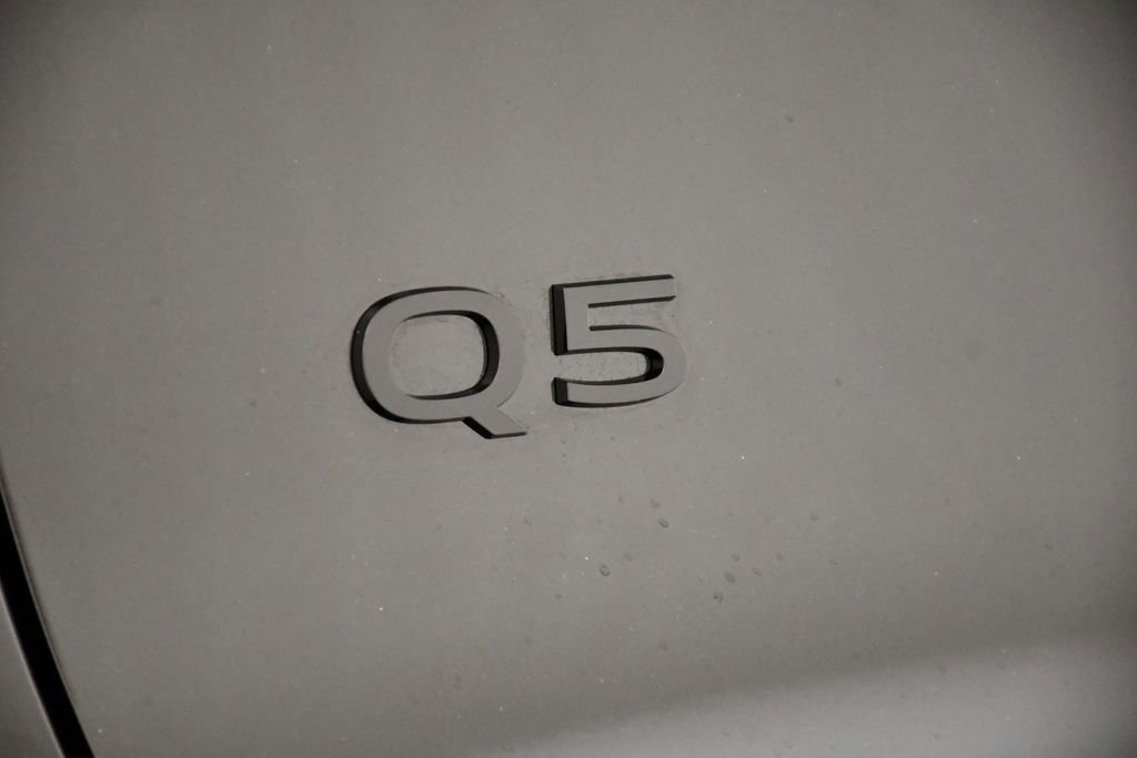Used 2025 Audi Q5 Premium w/ Convenience Package image 9