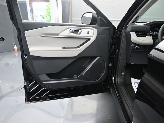 New 2025 Ford Explorer Active w/ Active Comfort Package image 12