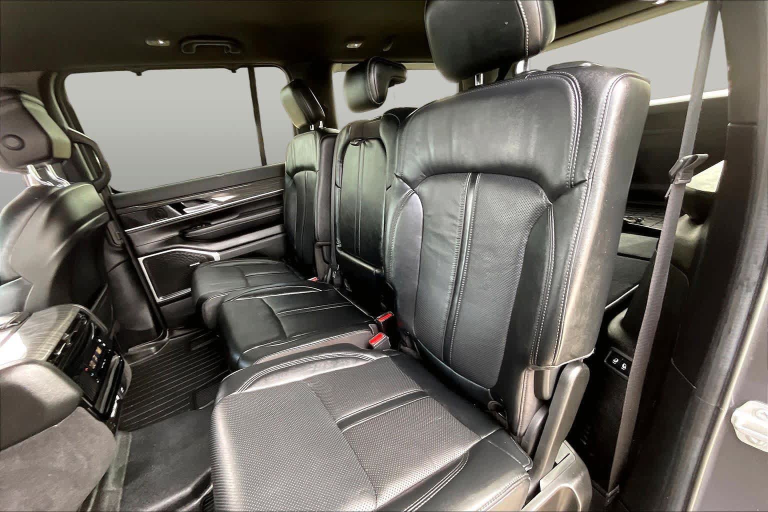 Used 2022 Jeep Wagoneer Series III w/ Convenience Group I AWD/4WD image 19