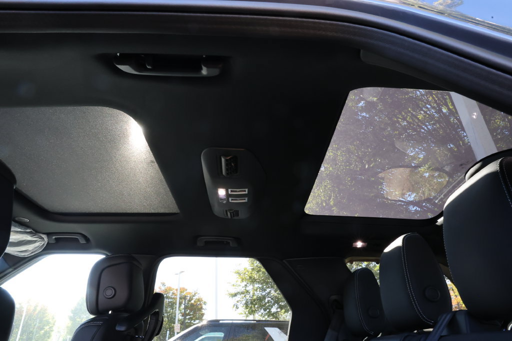 New 2026 Land Rover Discovery S AWD/4WD image 29