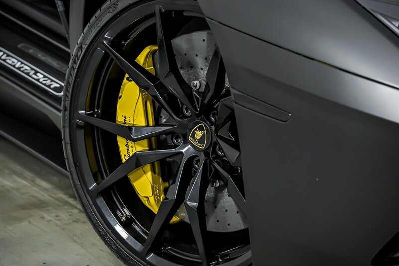 Used 2018 Lamborghini Aventador S AWD/4WD image 4