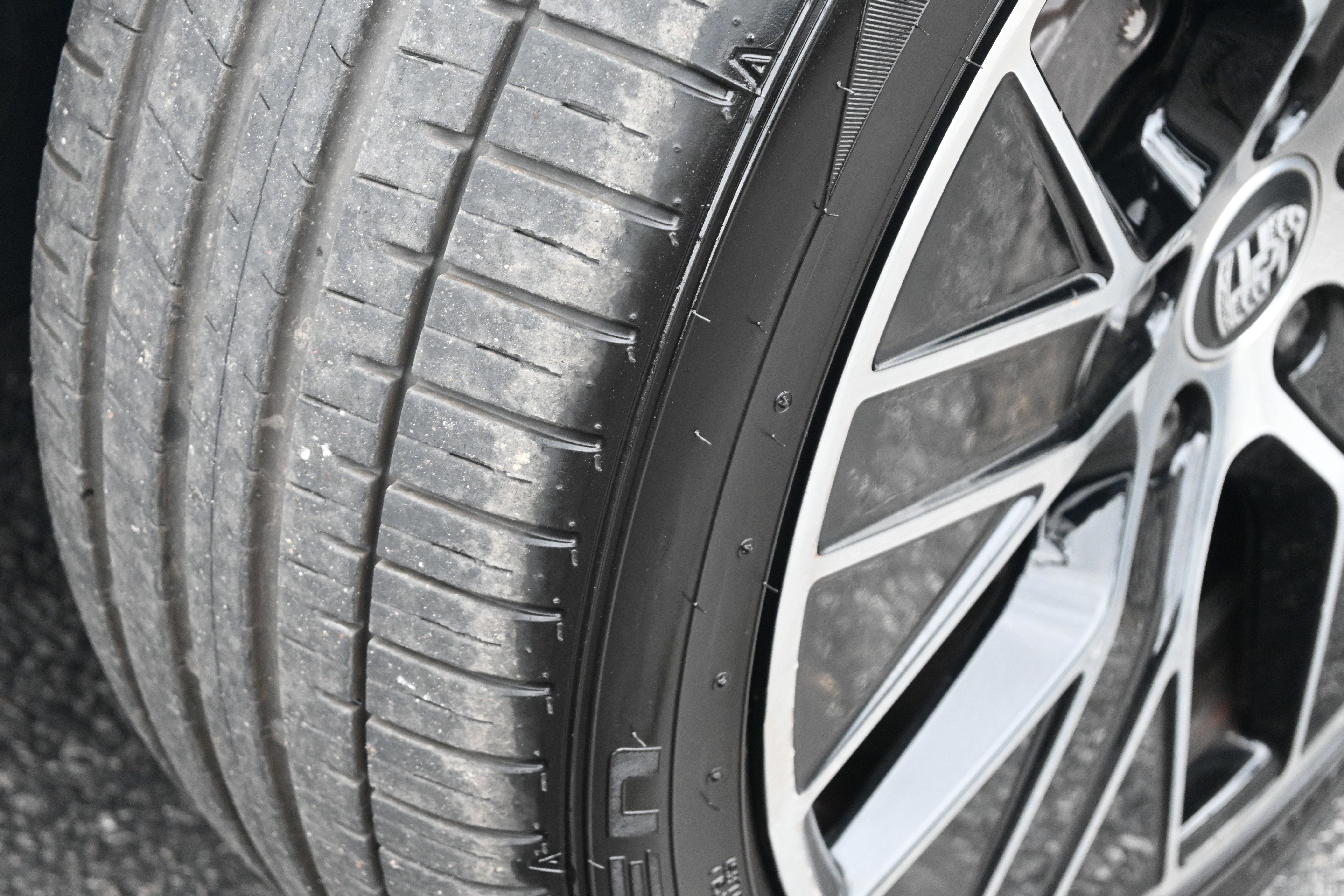 Used 2022 Porsche Taycan image 14