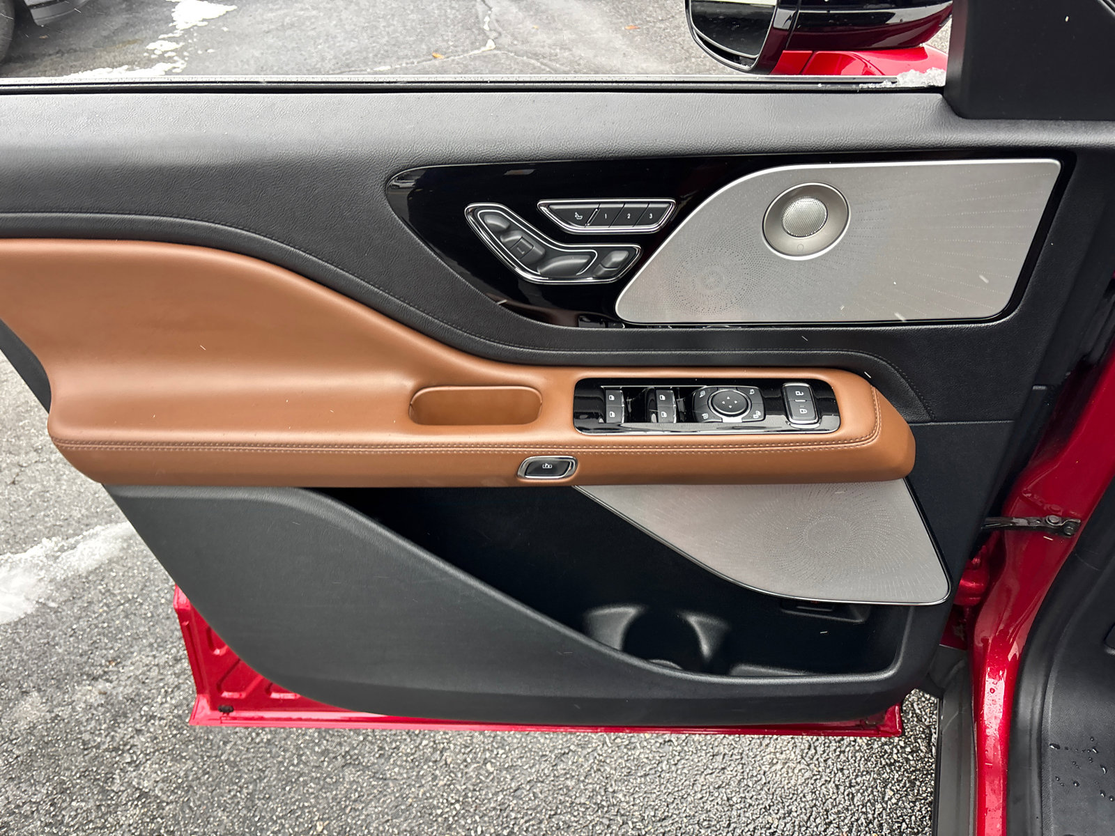 Used 2020 Lincoln Aviator Reserve w/ Equipment Group 202A image 11