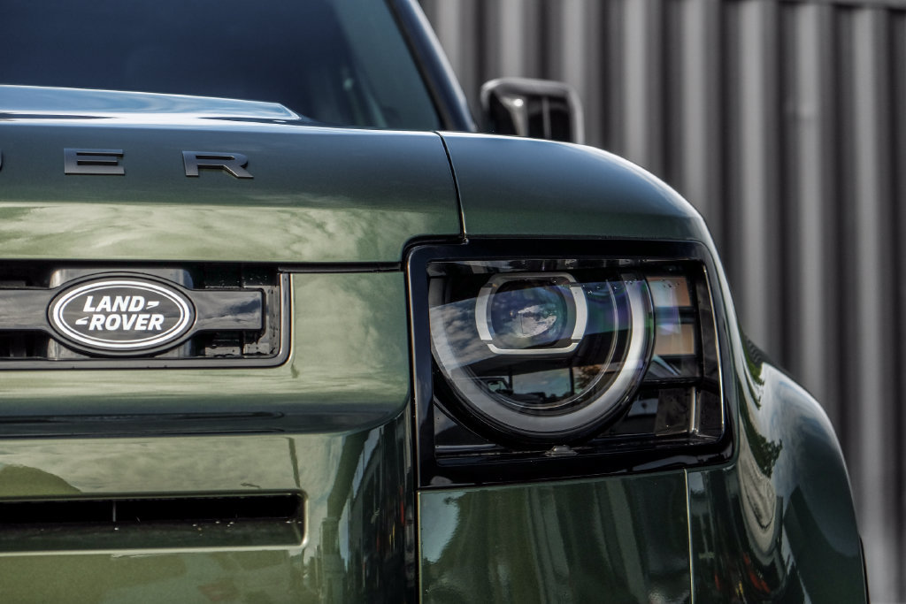 New 2026 Land Rover Defender 110 X-Dynamic SE AWD/4WD image 6