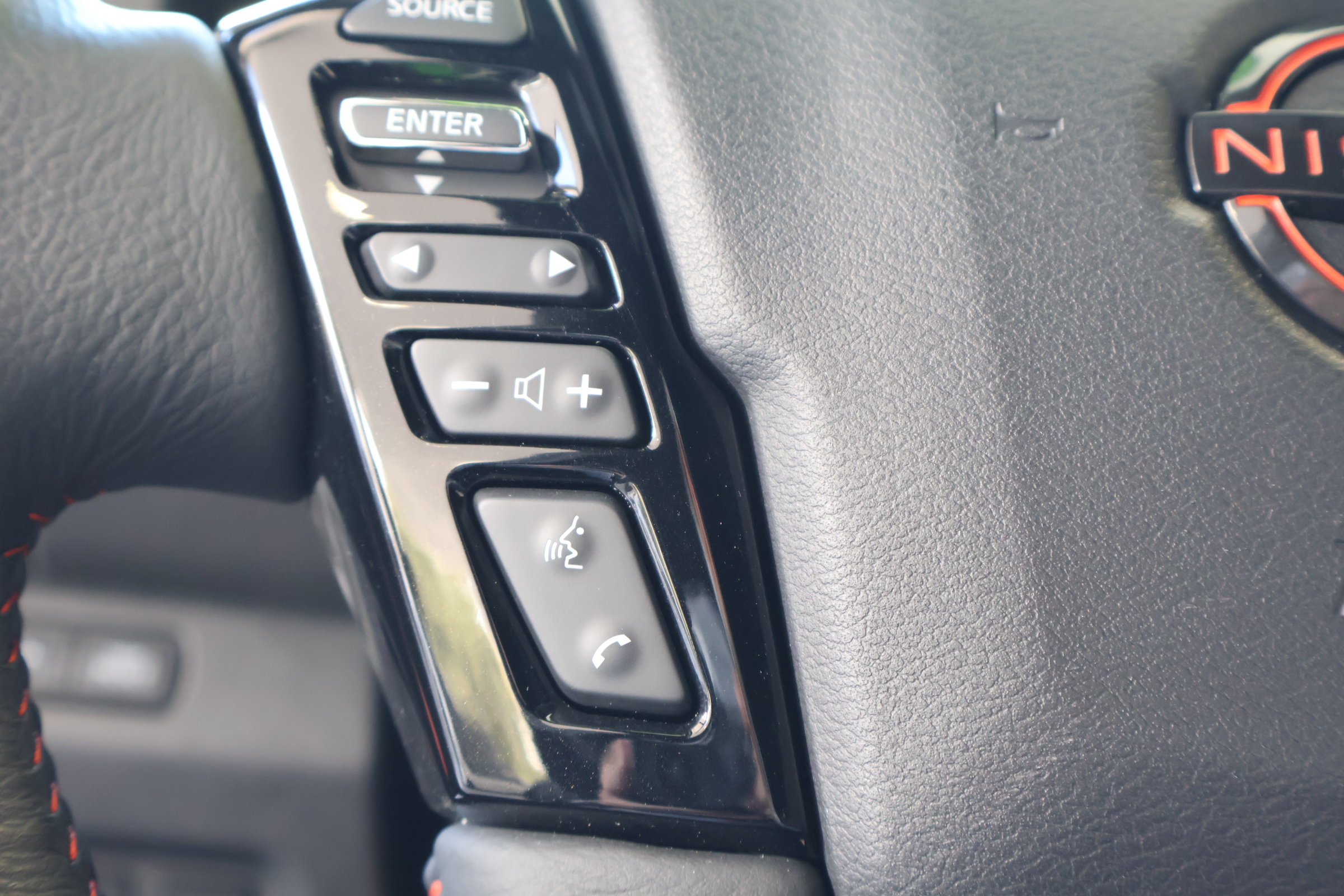 Used 2025 Nissan Frontier Pro-X RWD image 25