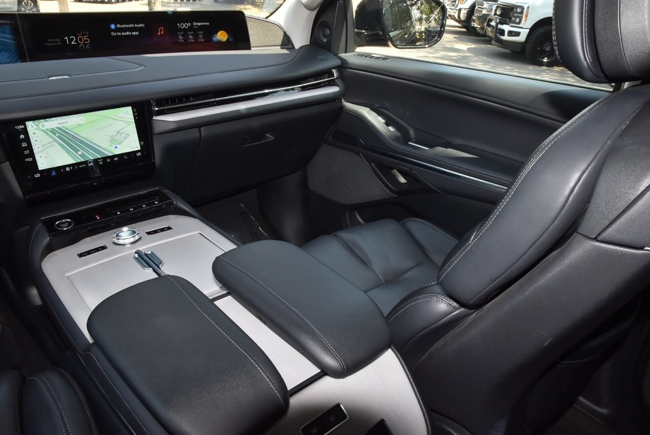 Certified 2025 Lincoln Navigator Reserve AWD/4WD image 18