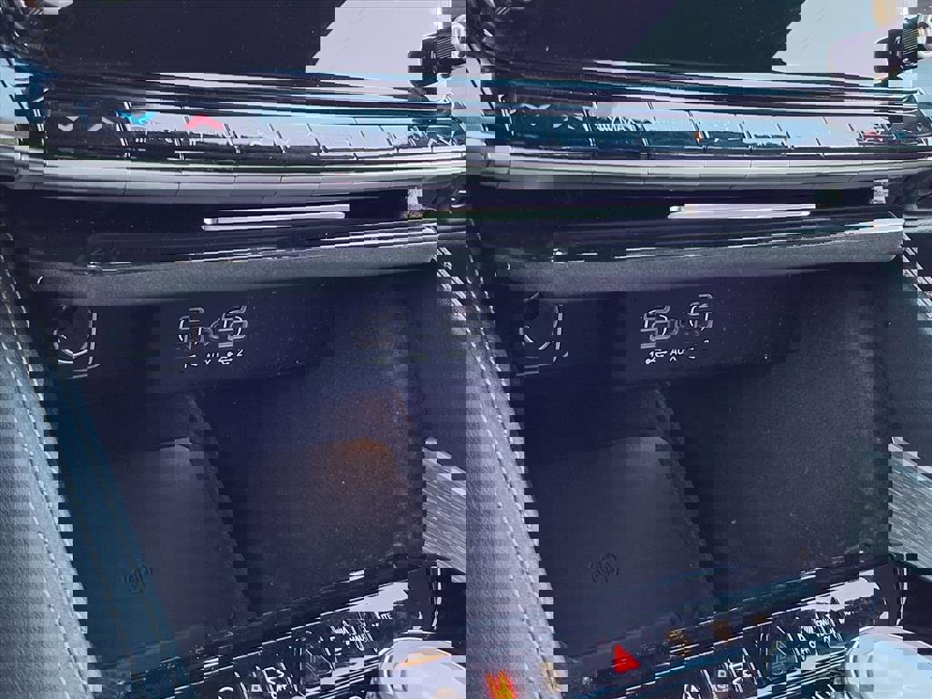 Certified 2024 Jeep Wagoneer L Series III w/ Flexible Seating Group image 44