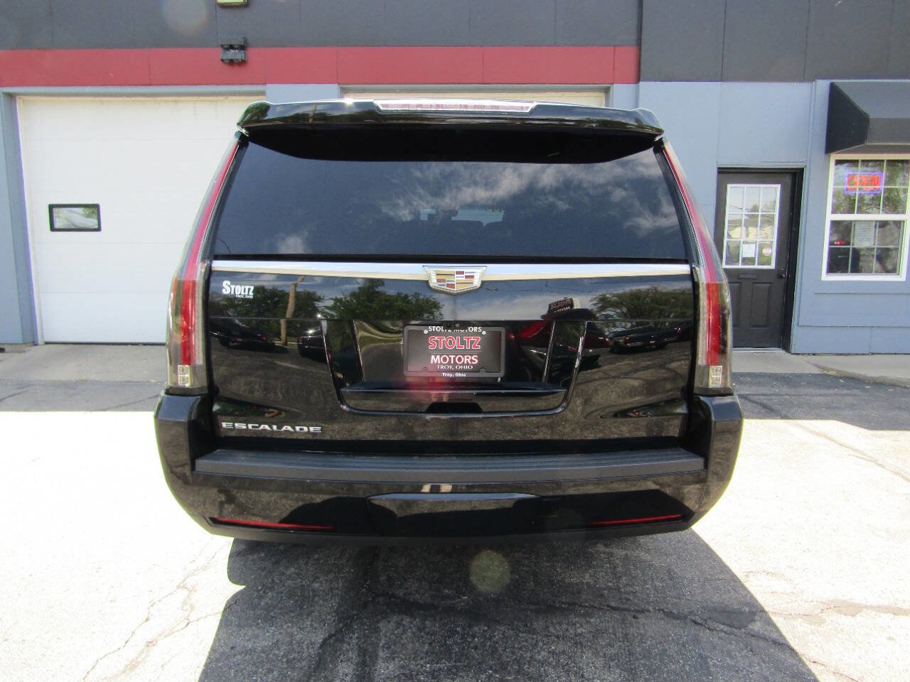 Used 2017 Cadillac Escalade ESV Luxury AWD/4WD image 11