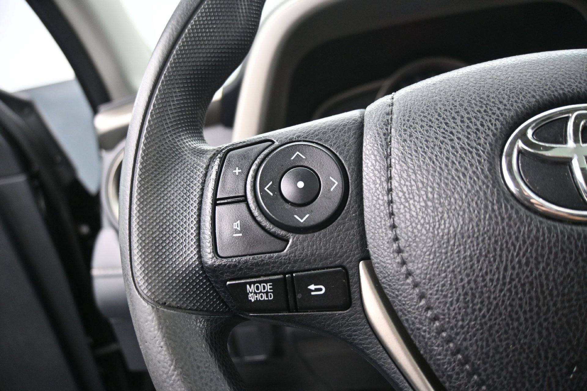 Used 2014 Toyota RAV4 XLE AWD/4WD image 21