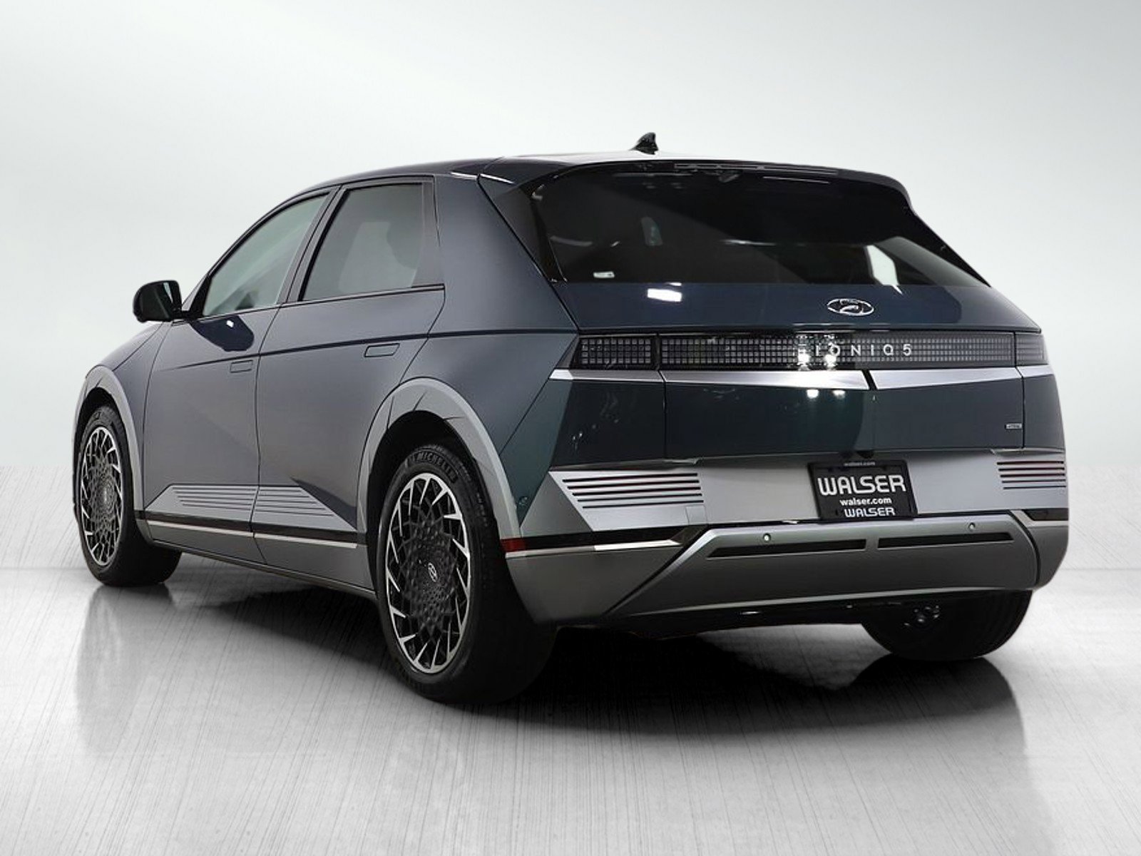 Used 2023 Hyundai Ioniq 5 Limited image 3