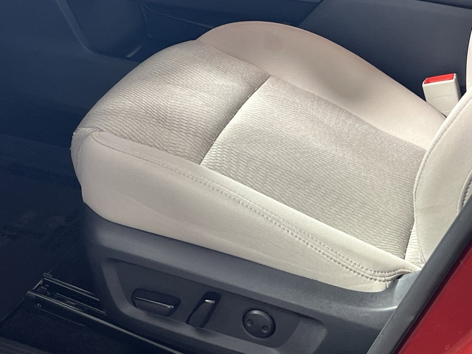 Used 2025 Nissan Rogue SV image 14