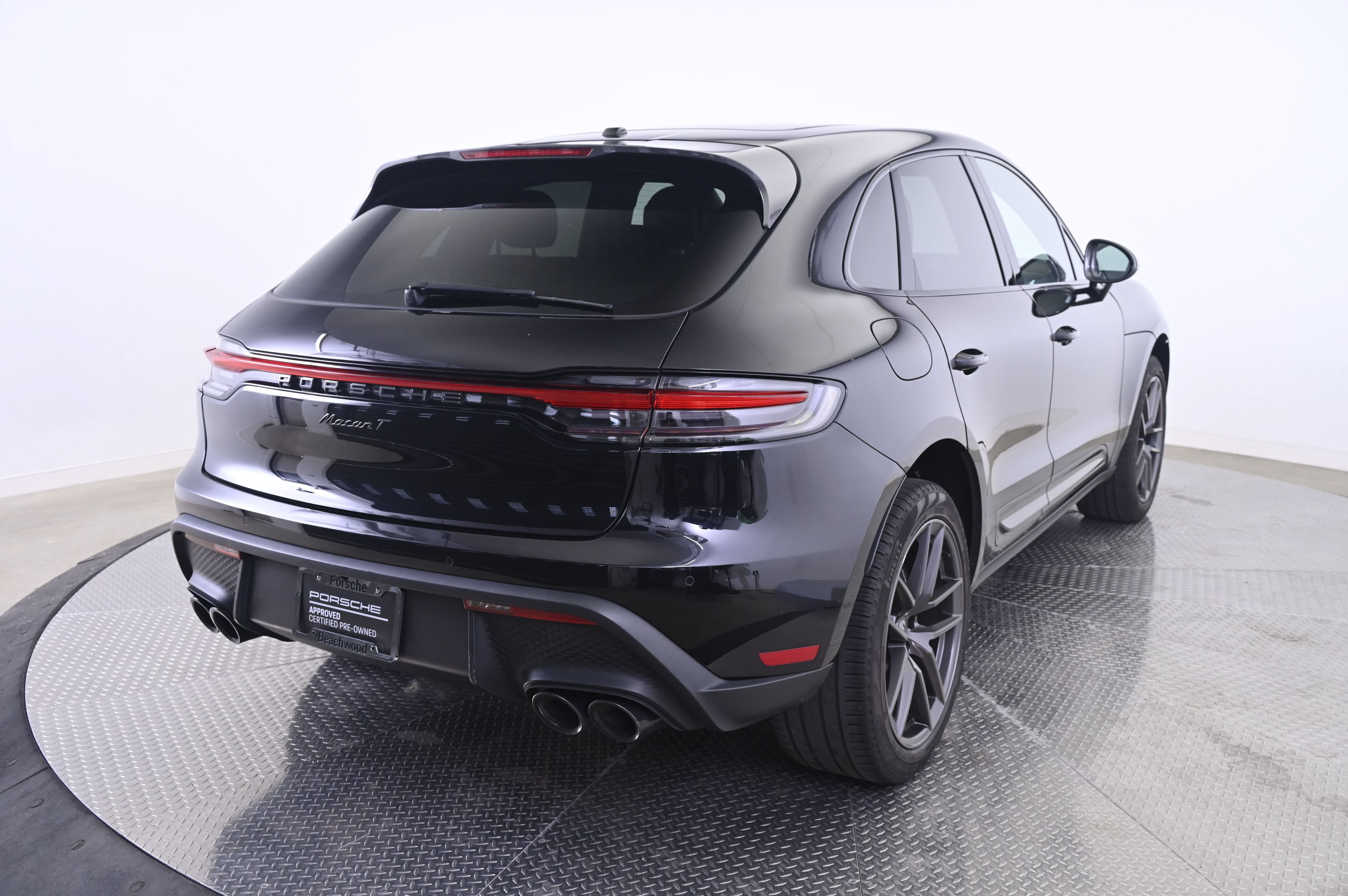 Certified 2023 Porsche Macan Turbo AWD/4WD image 7