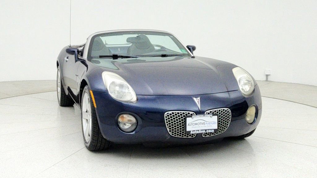 Used 2008 Pontiac Solstice Convertible w/ Premium Package image 2