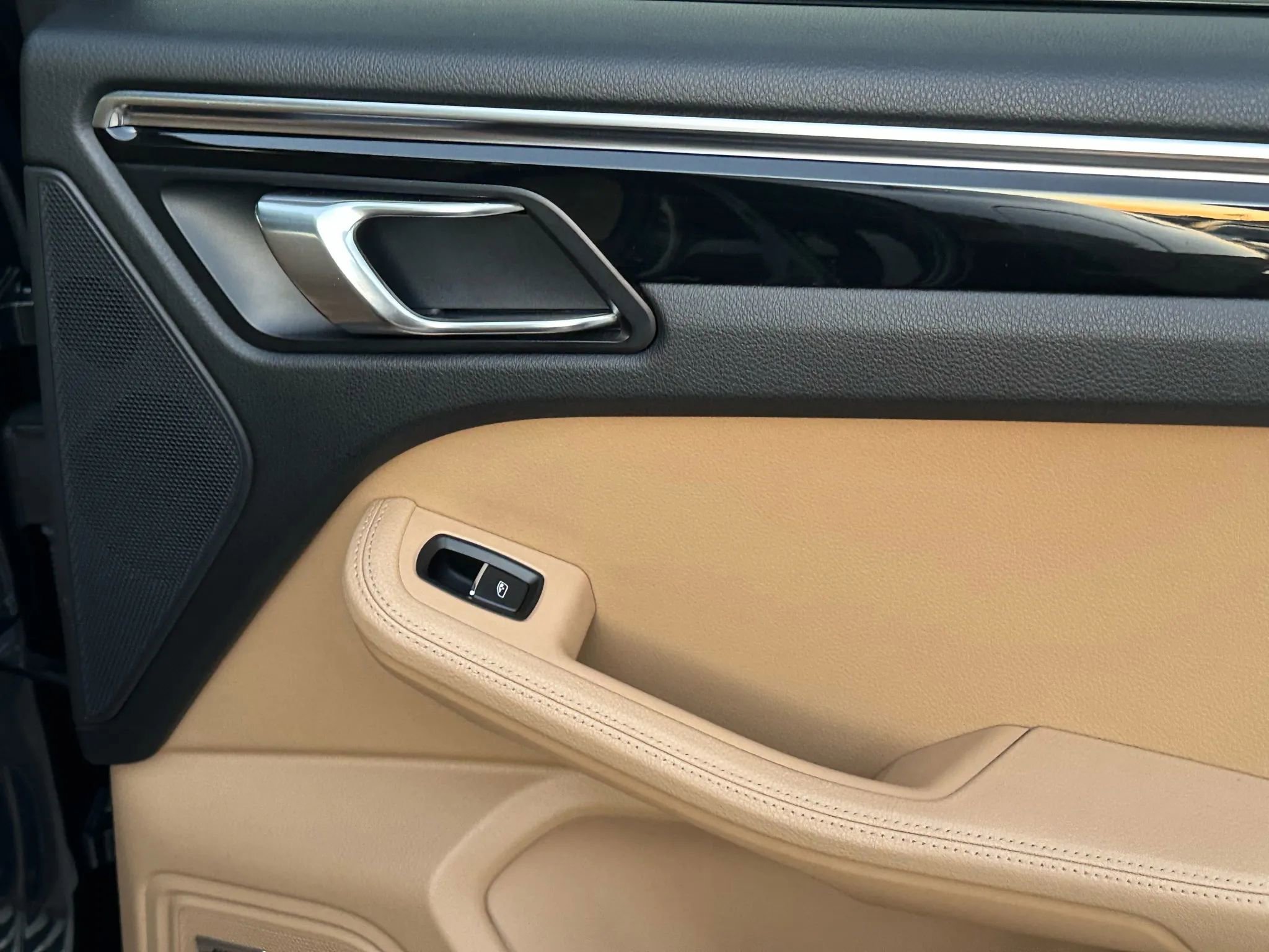 Used 2017 Porsche Macan S image 25