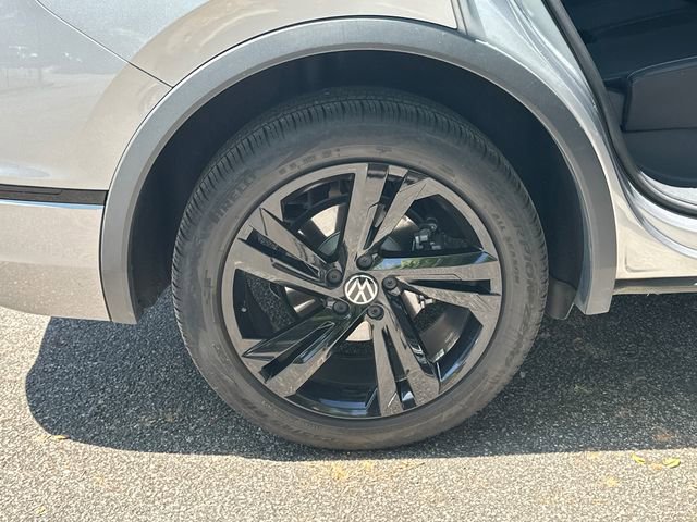 Used 2023 Volkswagen Tiguan SE R-Line image 17